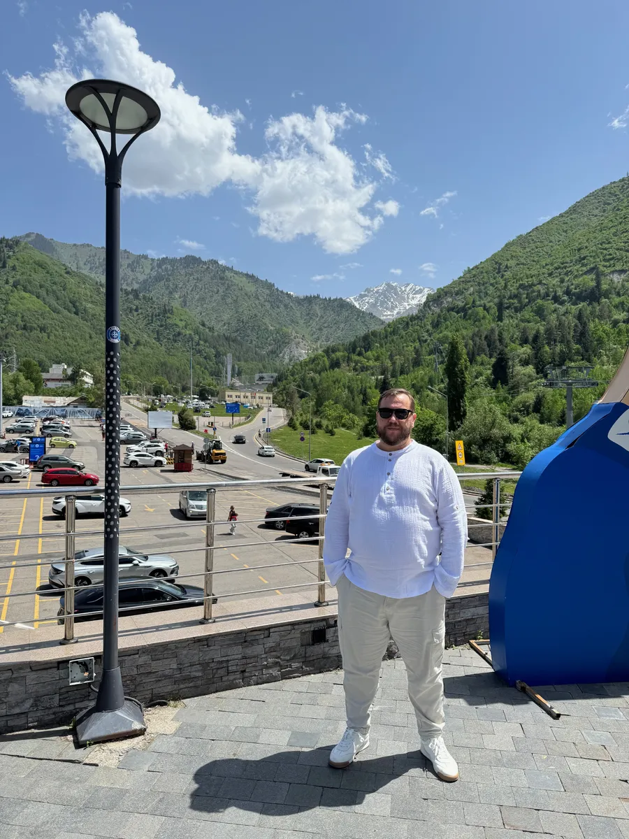 Казахстан, Алмати, неподалік від катка «Медео»